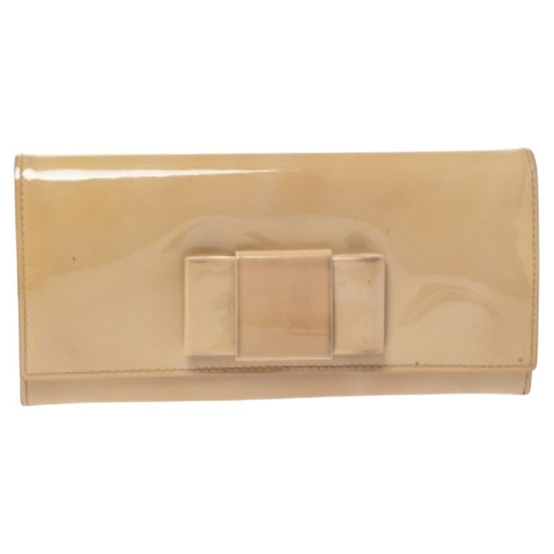 Miu Miu Beige Lackleder Schleife Kontinental Brieftasche