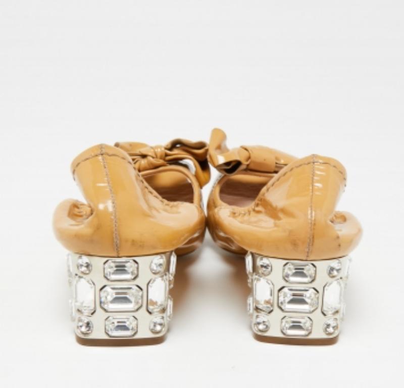 Miu Miu Beige Charol Lazo Cristal Tacón Tachonado Bombas Peep-Toe Talla 38 en venta 3