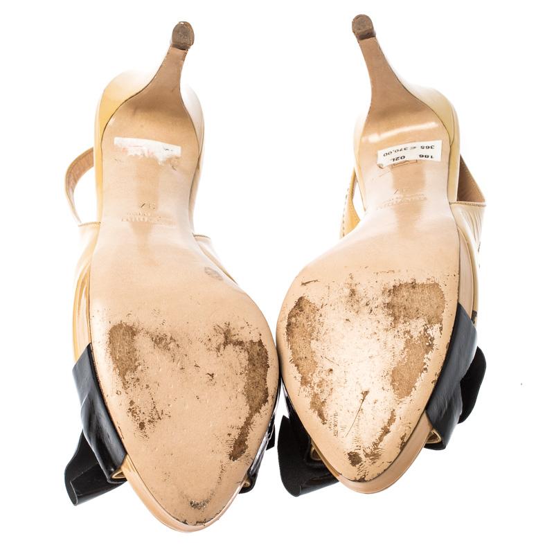 Women's Miu Miu Beige Patent Leather Bow Slingback Peep Toe Sandals Size 37 For Sale