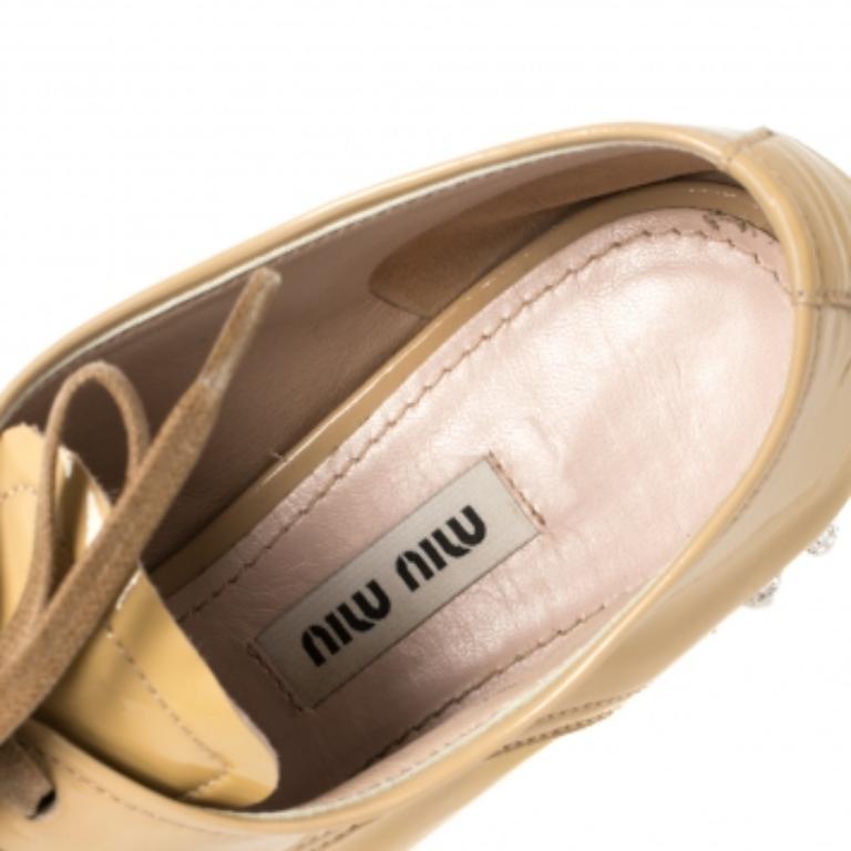 Women's Miu Miu Beige Patent Leather Crystal Embellished Heel Lace Derby Size 36 For Sale