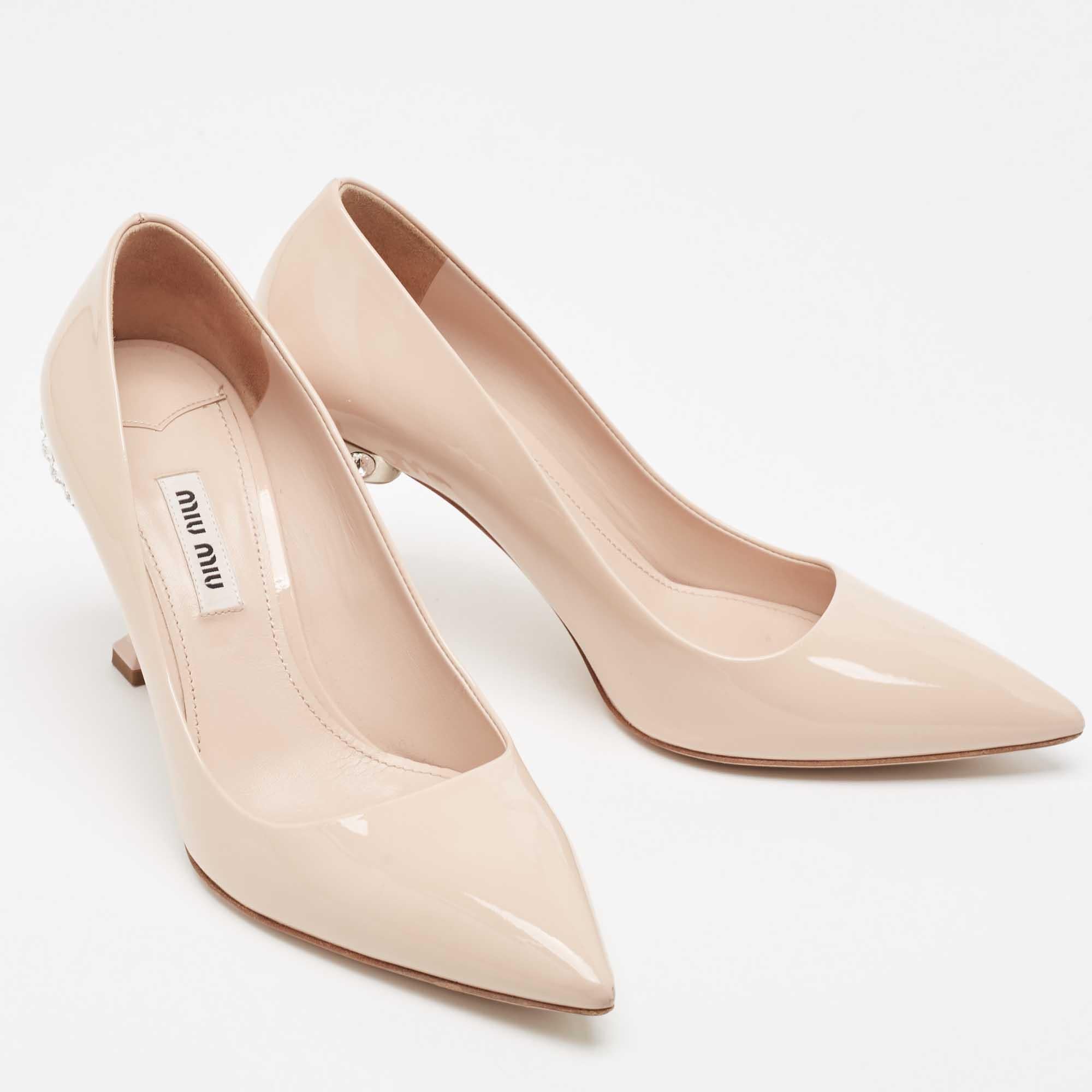 Miu Miu Beige Patent Leather Crystal Embellished Pointed Toe Pumps Size 37 In Good Condition For Sale In Dubai, Al Qouz 2