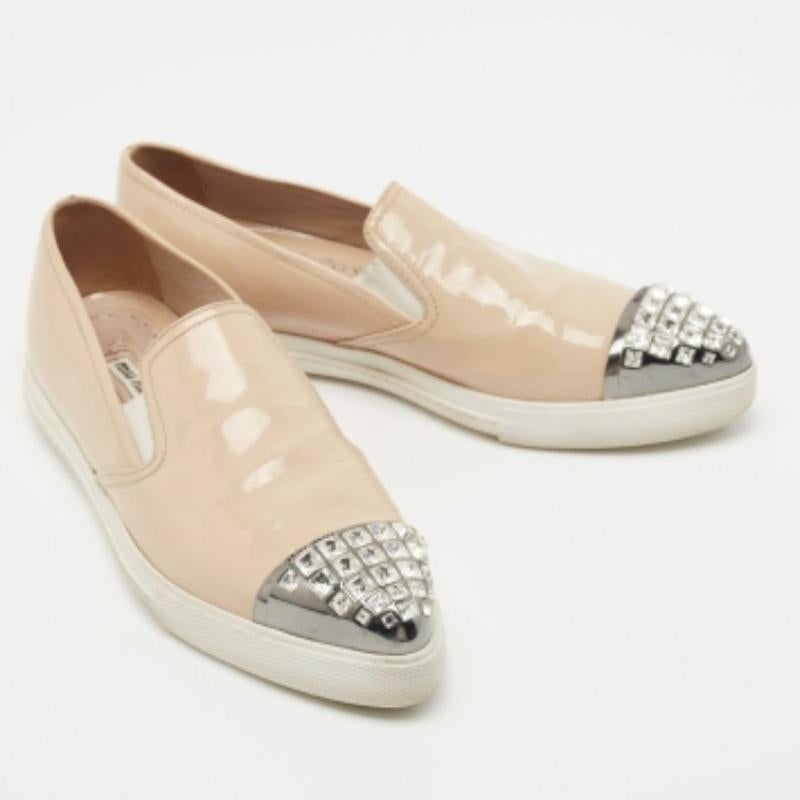 Miu Miu Zapatillas de charol beige con cristales talla 38 Beige en venta