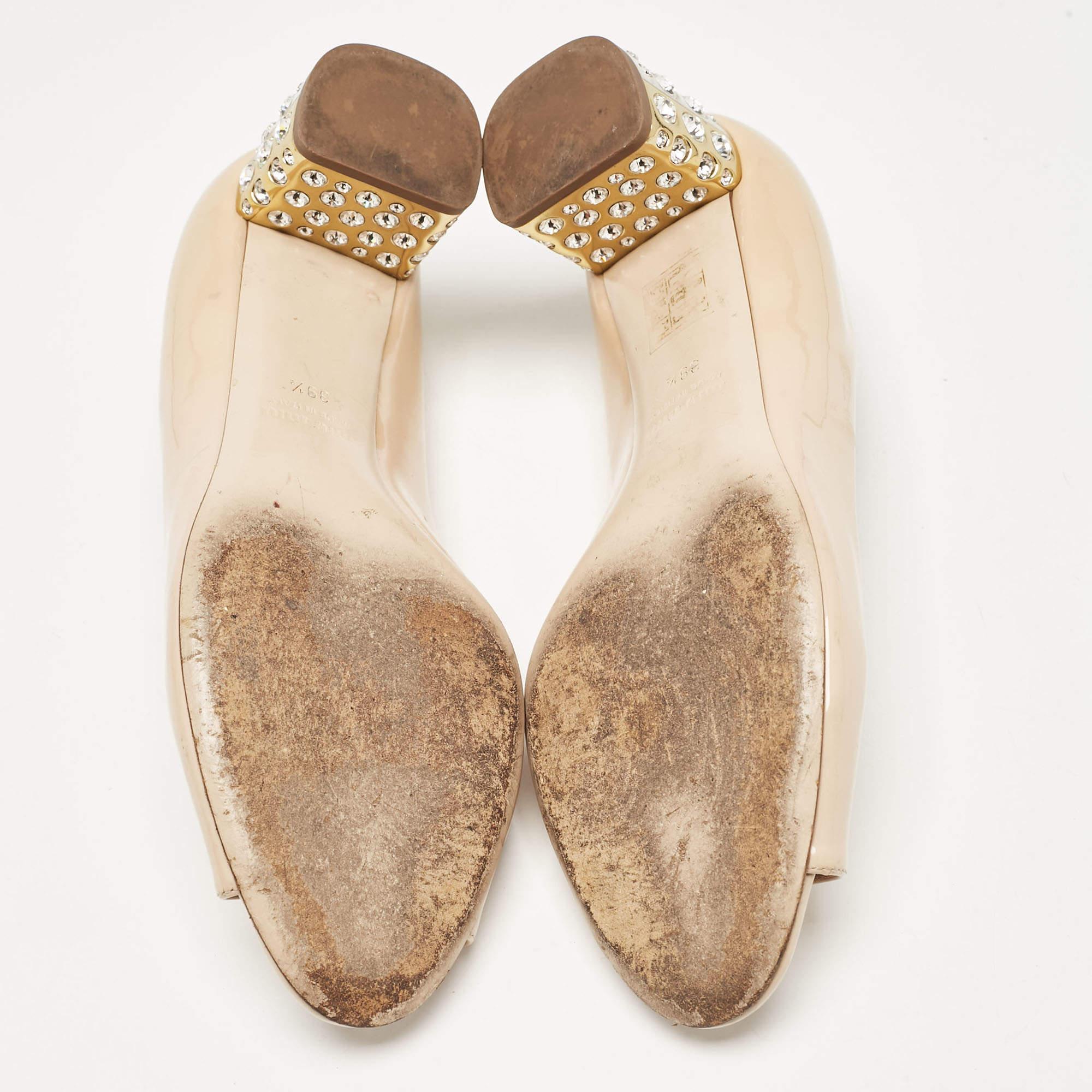Miu Miu Bombas Peep Toe de charol beige Talla 39.5 1