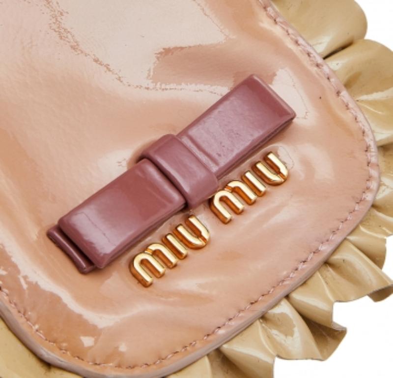 Miu Miu Beige Patent Leather Ruffle Phone Case For Sale 2