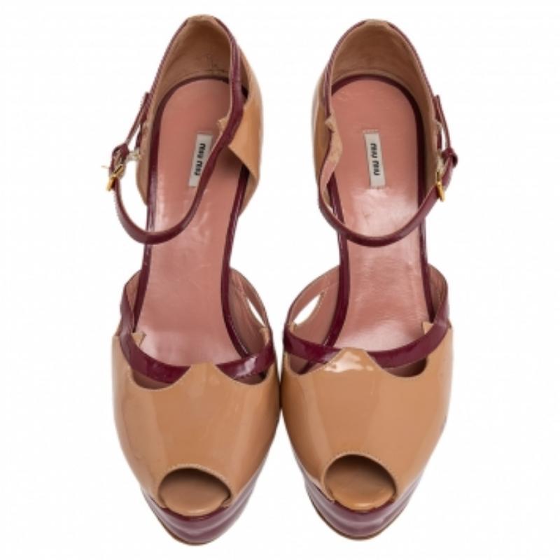 Miu Miu Beige /Pink Patent Leather Peep Toe Ankle Strap Sandals Taglia 38.5 In condizioni buone in vendita a Dubai, Al Qouz 2