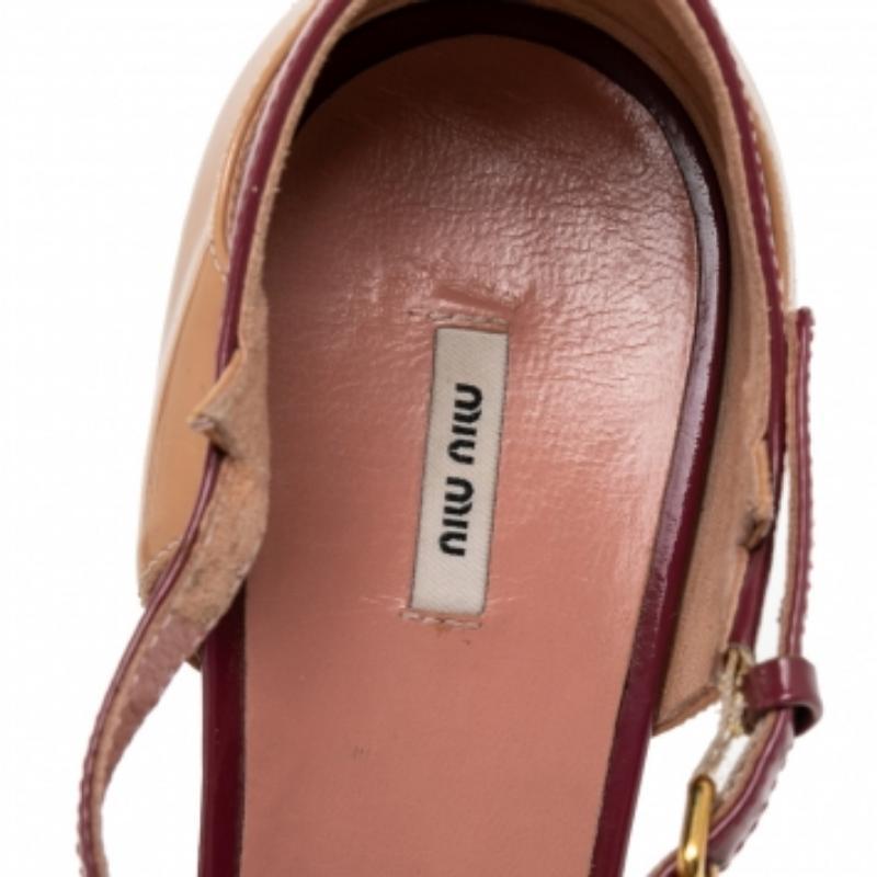Miu Miu Beige /Pink Patent Leather Peep Toe Ankle Strap Sandals Taglia 38.5 in vendita 4