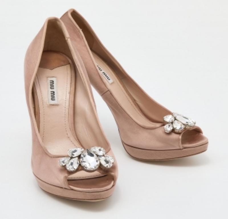 Miu Miu Beige Satin Crystal Embellished Peep Toe Platform Pumps Size 41 In Good Condition For Sale In Dubai, Al Qouz 2