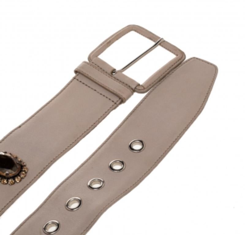 Cintura con fibbia Miu Miu Beige in morbida pelle impreziosita 70CM In condizioni discrete a Dubai, Al Qouz 2