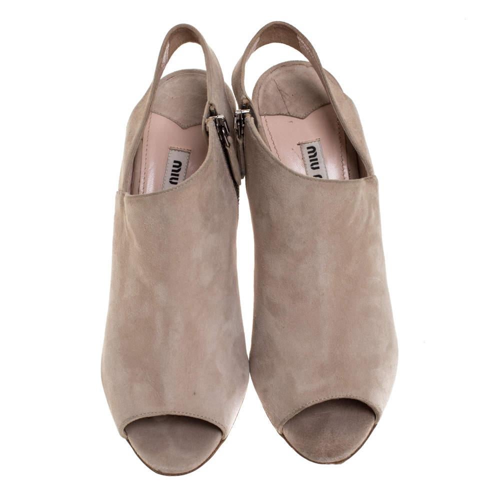 Miu Miu Sandalias peep toe Slingback de piel de ante beige talla 38.5 Beige
