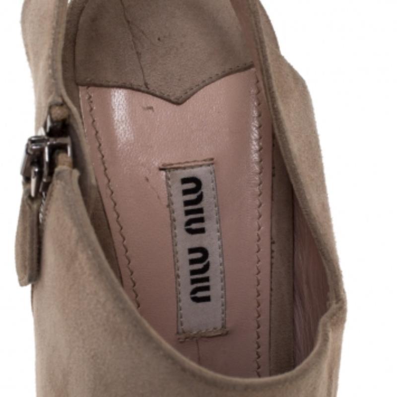 Miu Beige Wildleder Leder Peep Toe Slingback Sandalen Größe 38,5 Damen im Angebot
