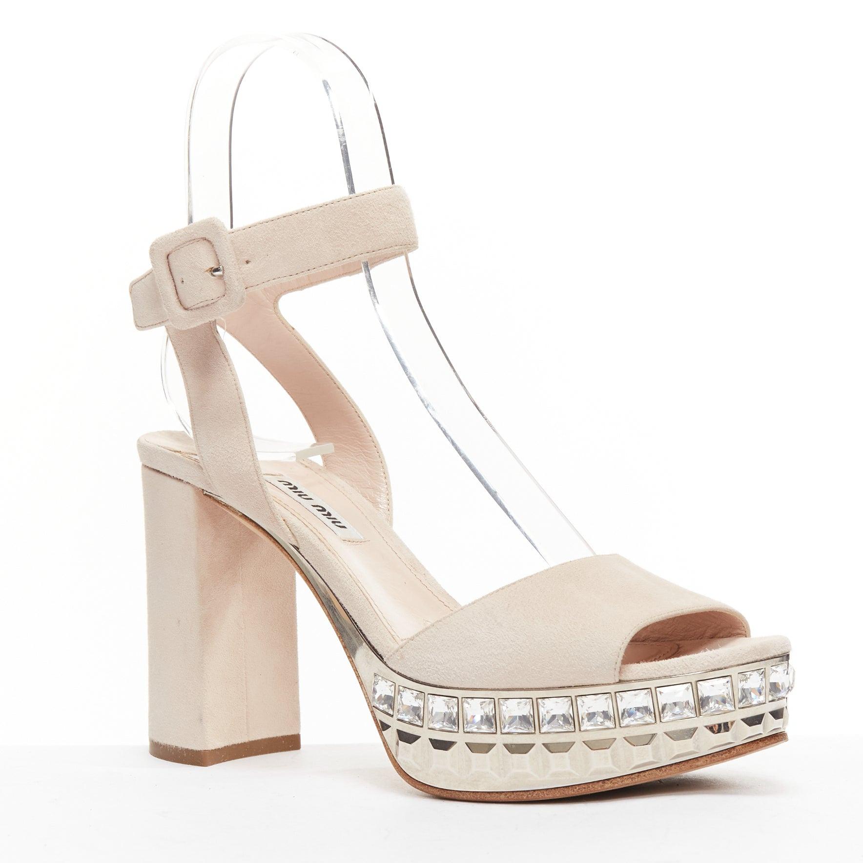 MIU MIU beige suede silver rhinestone crystals platform sandal heels EU37
Reference: GIYG/A00365
Brand: Miu Miu
Designer: Miuccia Prada
Material: Suede
Color: Nude, Silver
Pattern: Solid
Closure: Ankle Strap
Lining: Nude Leather
Made in: