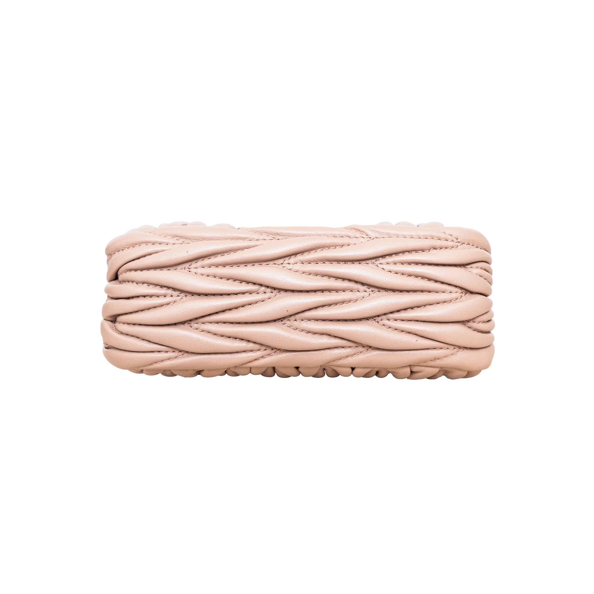Miu Miu Belle Mini Clutch aus Matelassé - 20er Jahre im Angebot 2