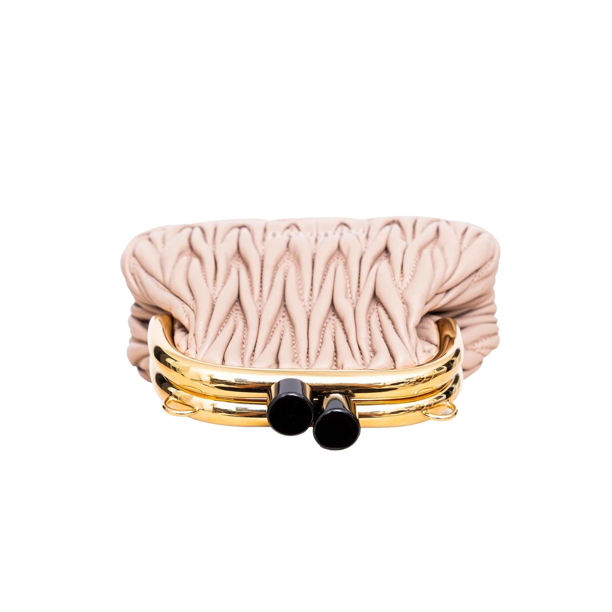 Miu Miu Belle Mini Clutch aus Matelassé - 20er Jahre im Angebot 3