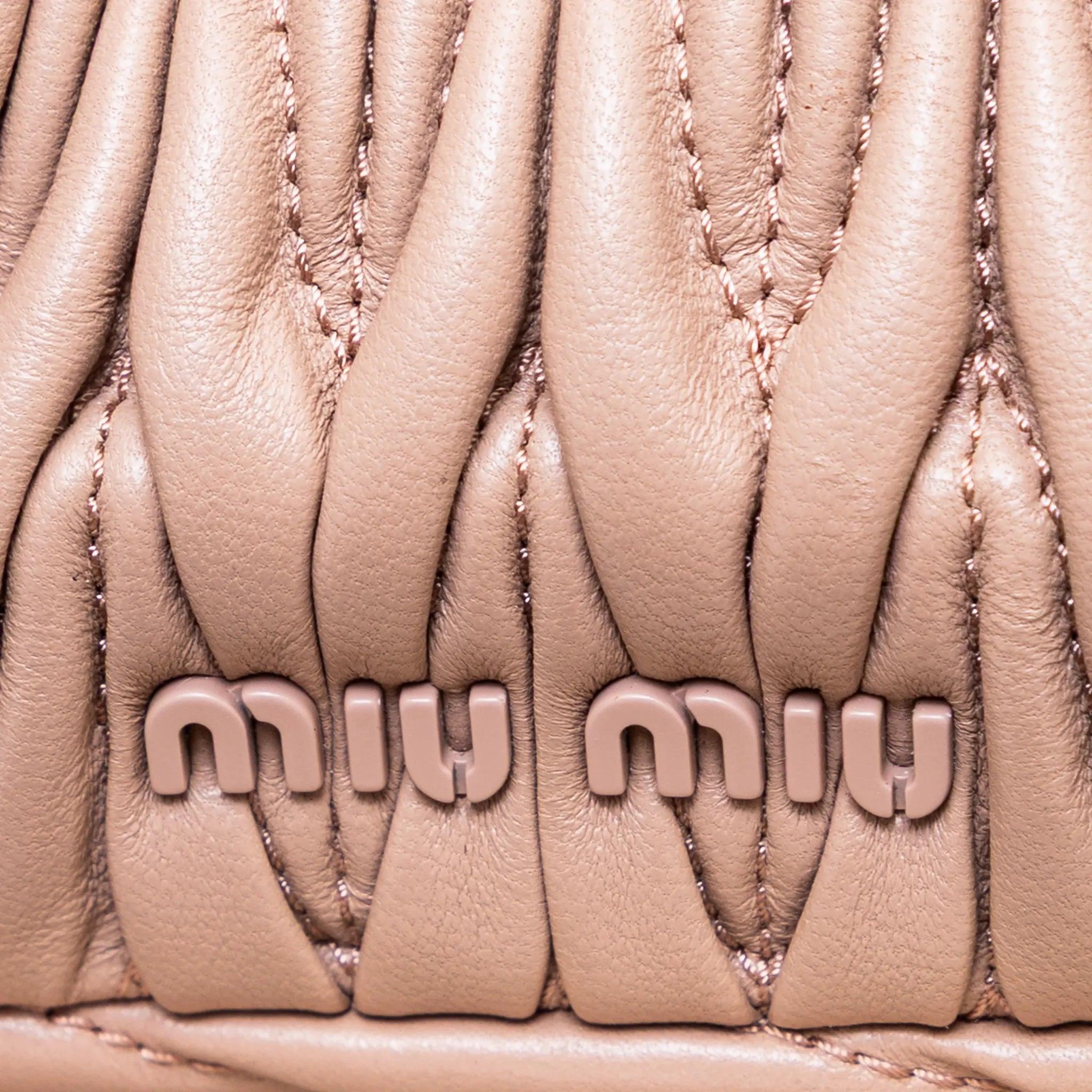 Miu Miu Belle Mini Clutch aus Matelassé - 20er Jahre im Angebot 4