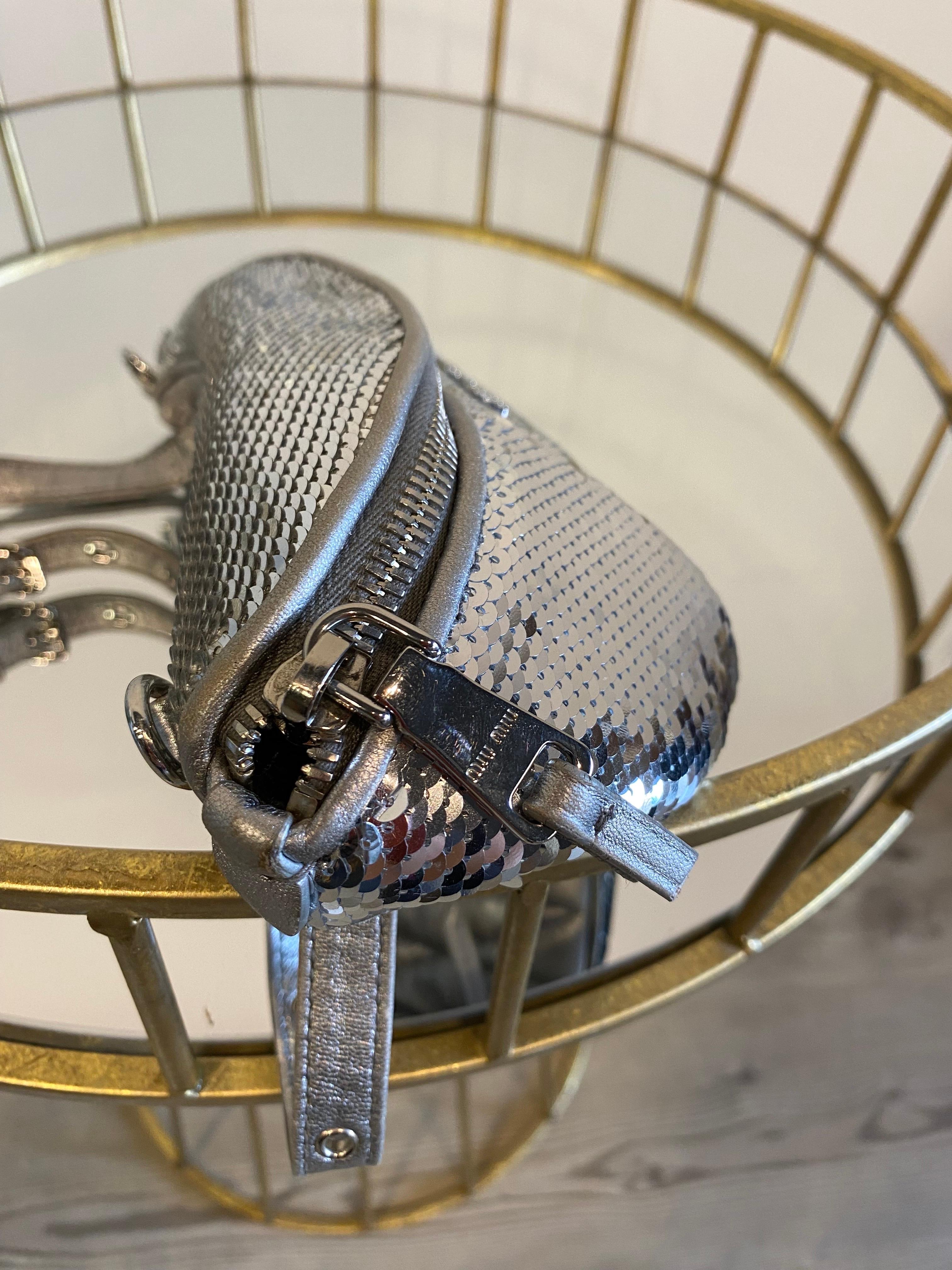 Miu Miu belt bag in silver sequins In Excellent Condition For Sale In Carnate, IT