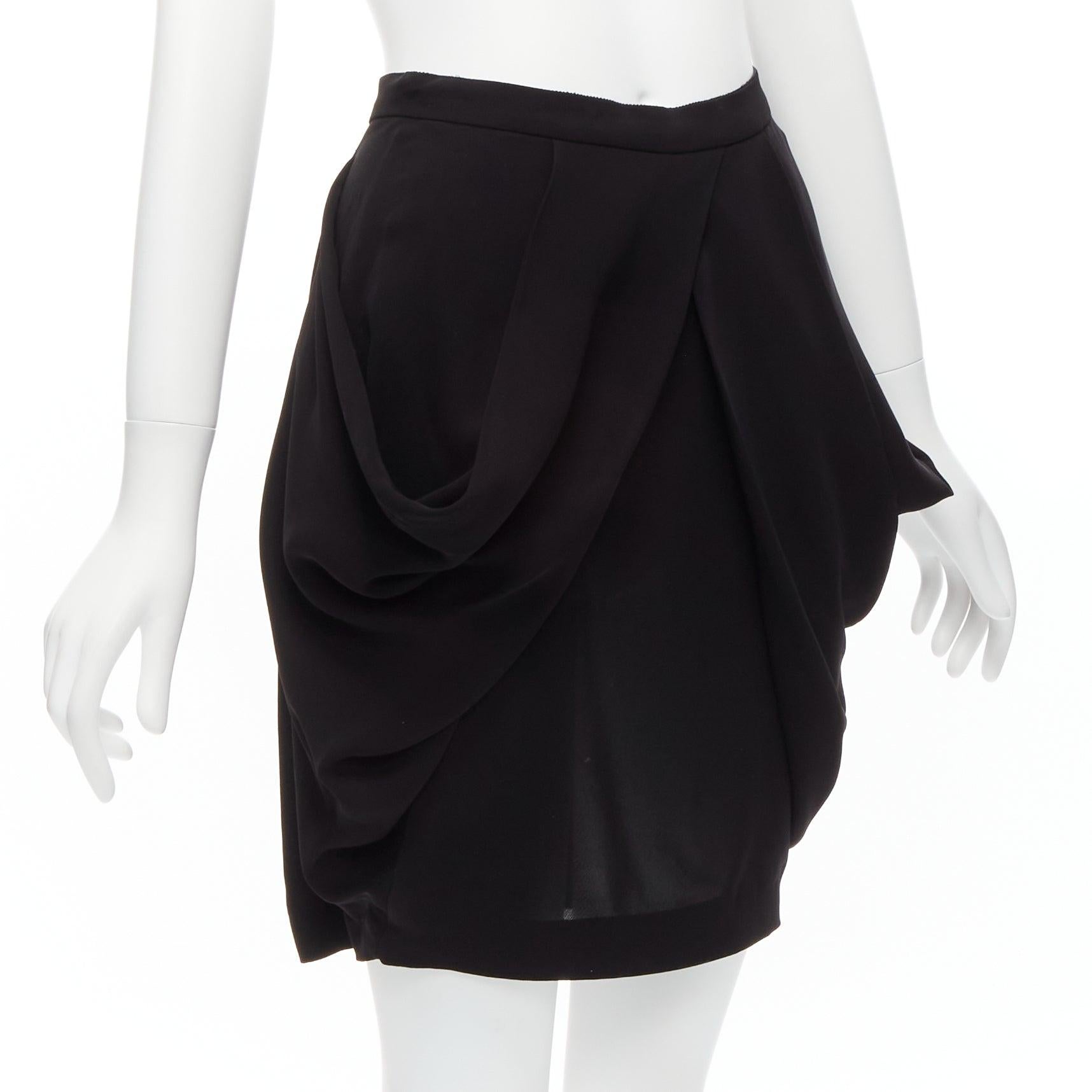 Noir MIU MIU mini jupe tulipe asymétrique drapée à taille haute noire IT38 XS en vente