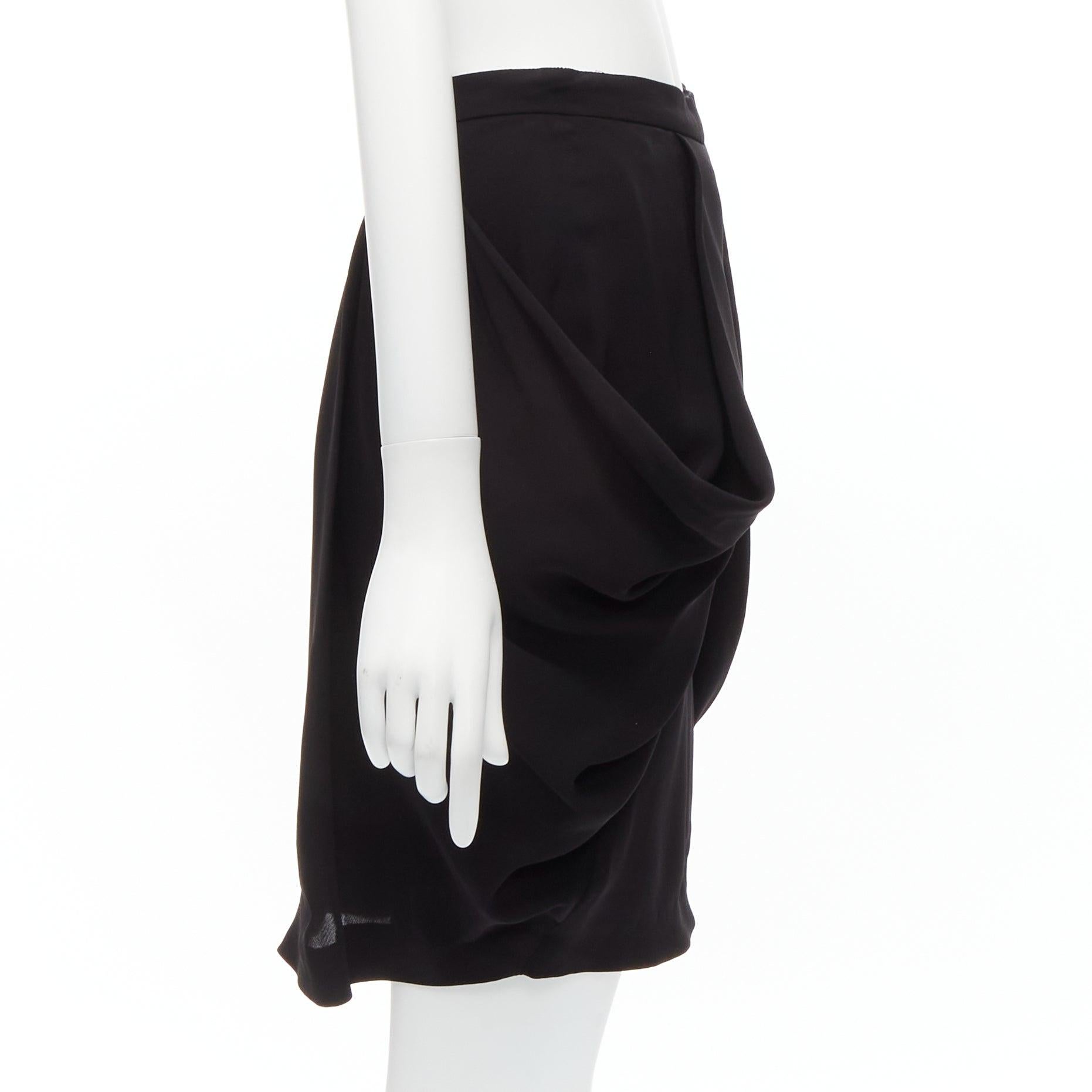 MIU MIU mini jupe tulipe asymétrique drapée à taille haute noire IT38 XS Excellent état - En vente à Hong Kong, NT