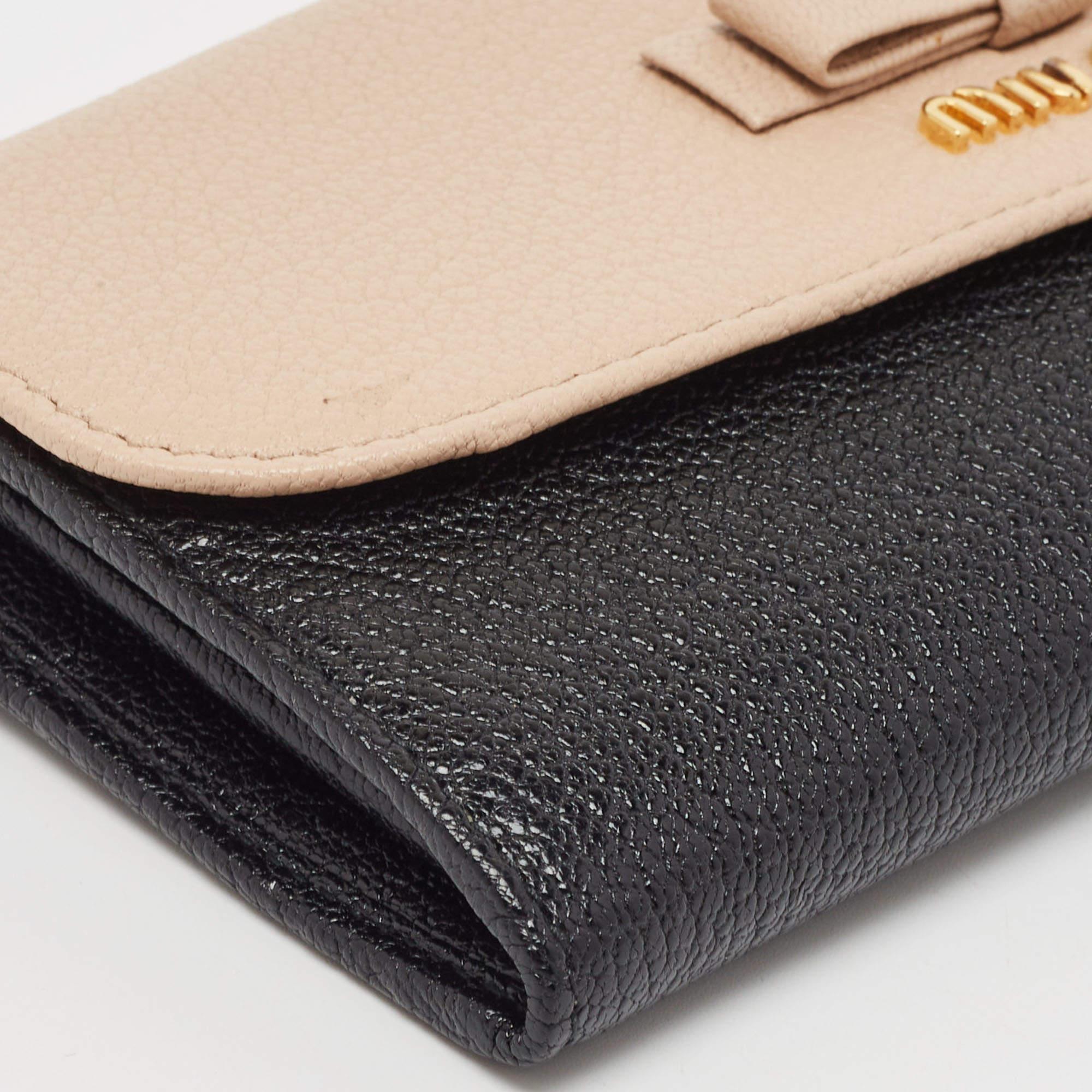 Miu Miu Black/Beige Leather Bow Flap Continental Wallet In New Condition In Dubai, Al Qouz 2