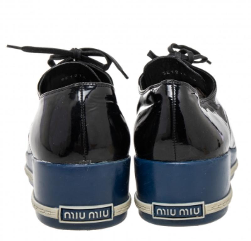 Miu Schwarz/Blau Lackleder Gummi Cap Toe Plateau Turnschuhe Größe 39 2