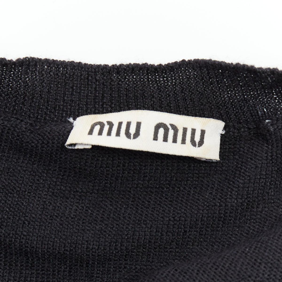 Pull-over à manches courtes en maille câblée noire MIU MIU IT38 XS en vente 3