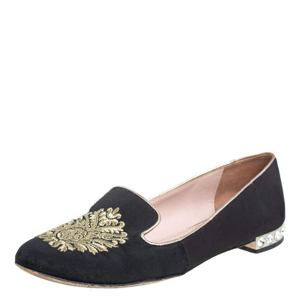 These flats from Miu Miu are designed to add a touch of sophistication to your style. Styled with contrasting embroidery on the black uppers, these flats are crafted from canvas and come with crystal embellished heels. They will definitely be a