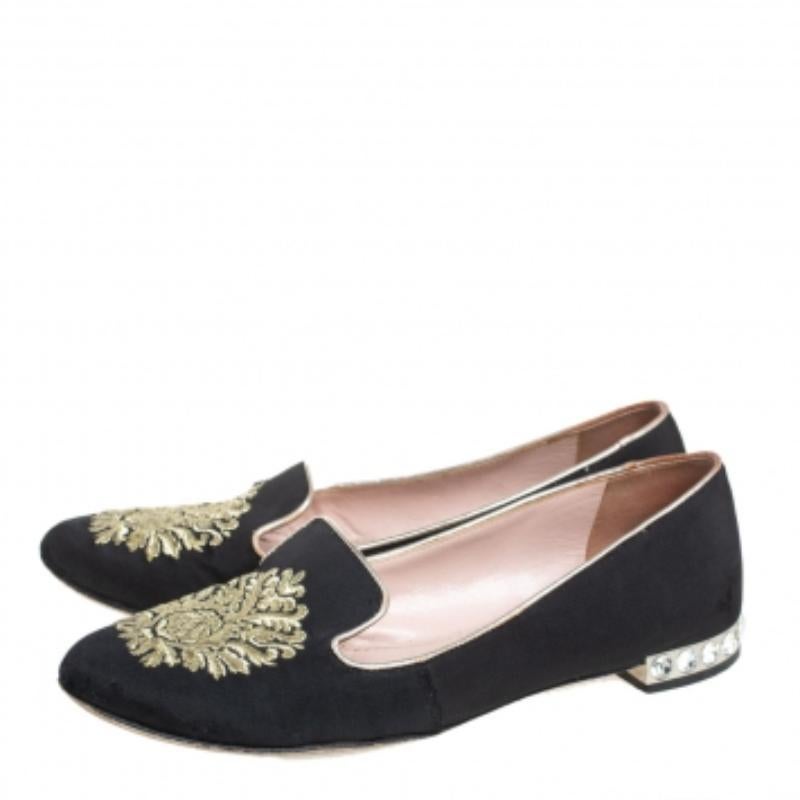 These flats from Miu Miu are designed to add a touch of sophistication to your style. Styled with contrasting embroidery on the black uppers, these flats are crafted from canvas and come with crystal embellished heels. They will definitely be a