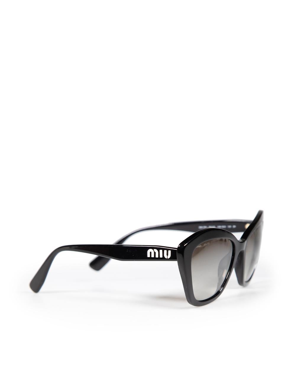 CONDITION is Very Good. Hardly any visible wear to sunglasses is evident on this used Miu Miu designer resale item. The items comes with original case.

Details


Black

Acetate

Sunglasses

Cat eye

Brown tinted lenses

Logo detail on