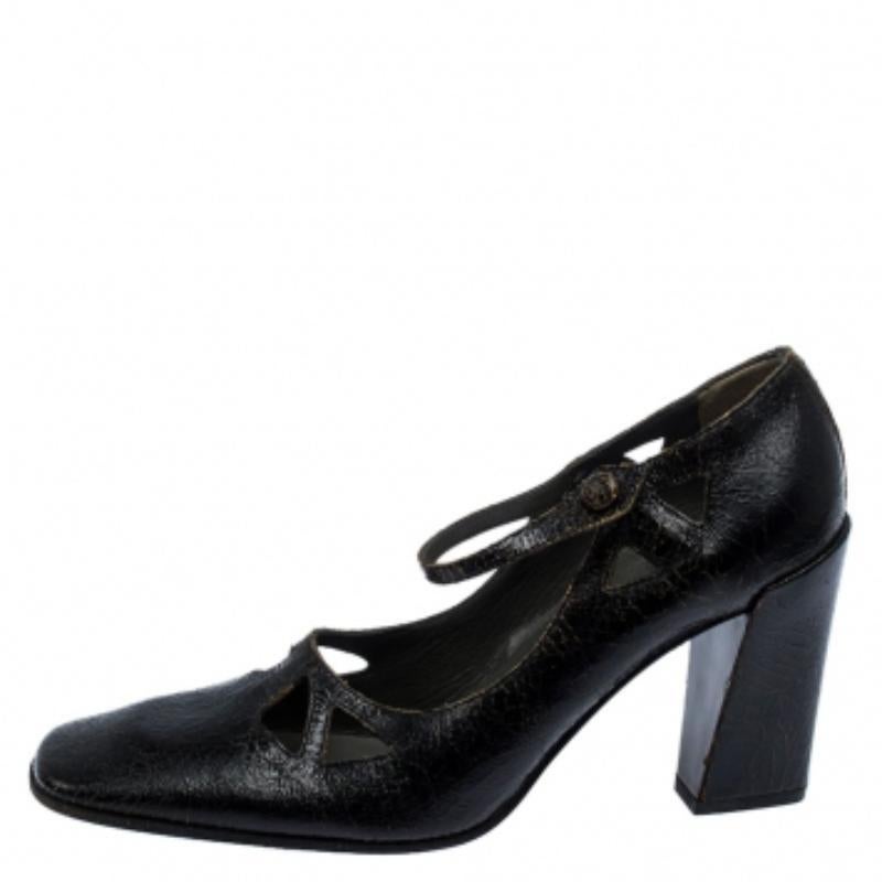 Miu Miu Schwarz Riss Leder Ausschnitt Quadratische Zehe Pumps Größe 37.5 im Angebot