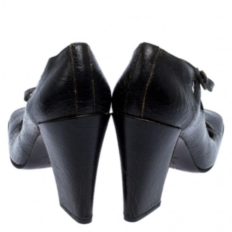 Miu Miu Schwarz Riss Leder Ausschnitt Quadratische Zehe Pumps Größe 37.5 im Angebot 2