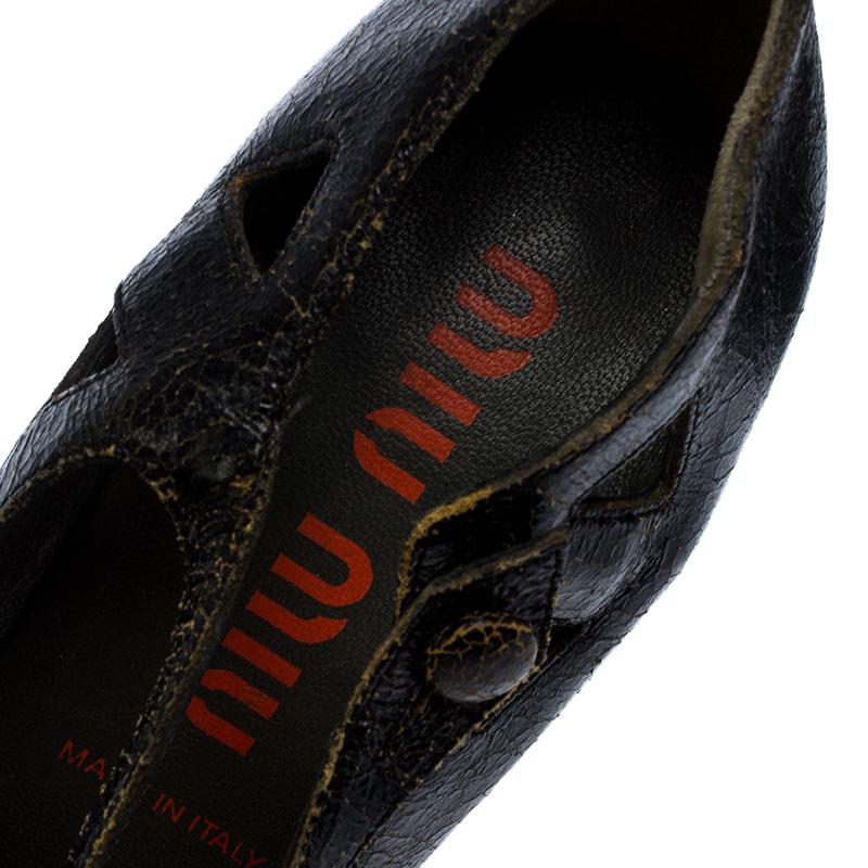 Miu Miu - Escarpins à bout carré en cuir noir craquelé avec découpes, taille 37,5 en vente 1