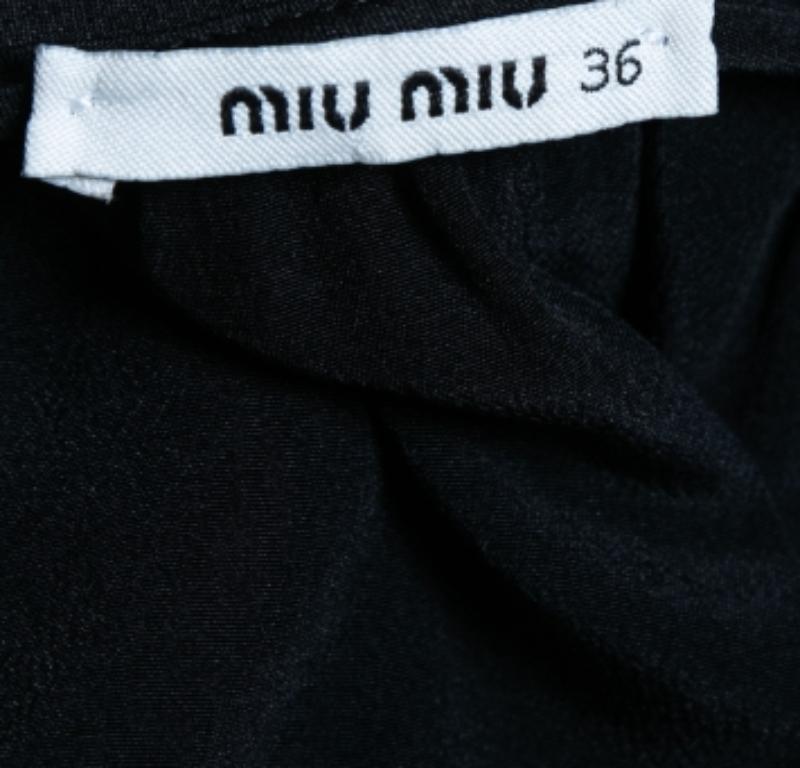 Miu Miu Schwarzer Krepp-Krawattenausschnitt Gerafftes Kurzes Kleid XS im Zustand „Gut“ im Angebot in Dubai, Al Qouz 2