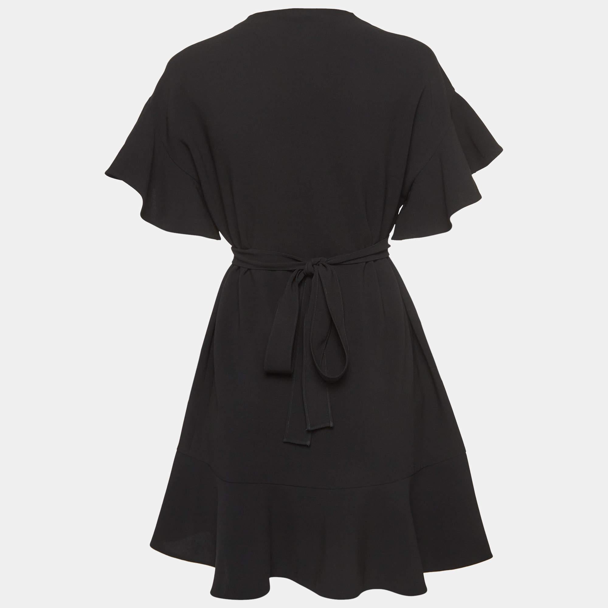 Exhibit a stylish look by wearing this beautiful designer dress. Tailored using fine fabric, this dress has a chic silhouette for a framing fit. Style the creation with chic accessories and pumps.