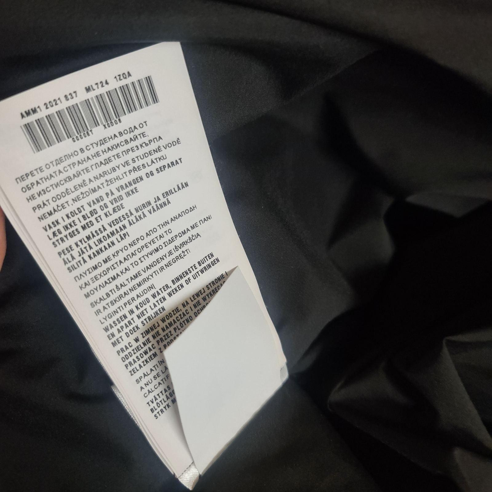 MIU MIU Black Cropped Puffer Jacket - Size 38 in vendita 5