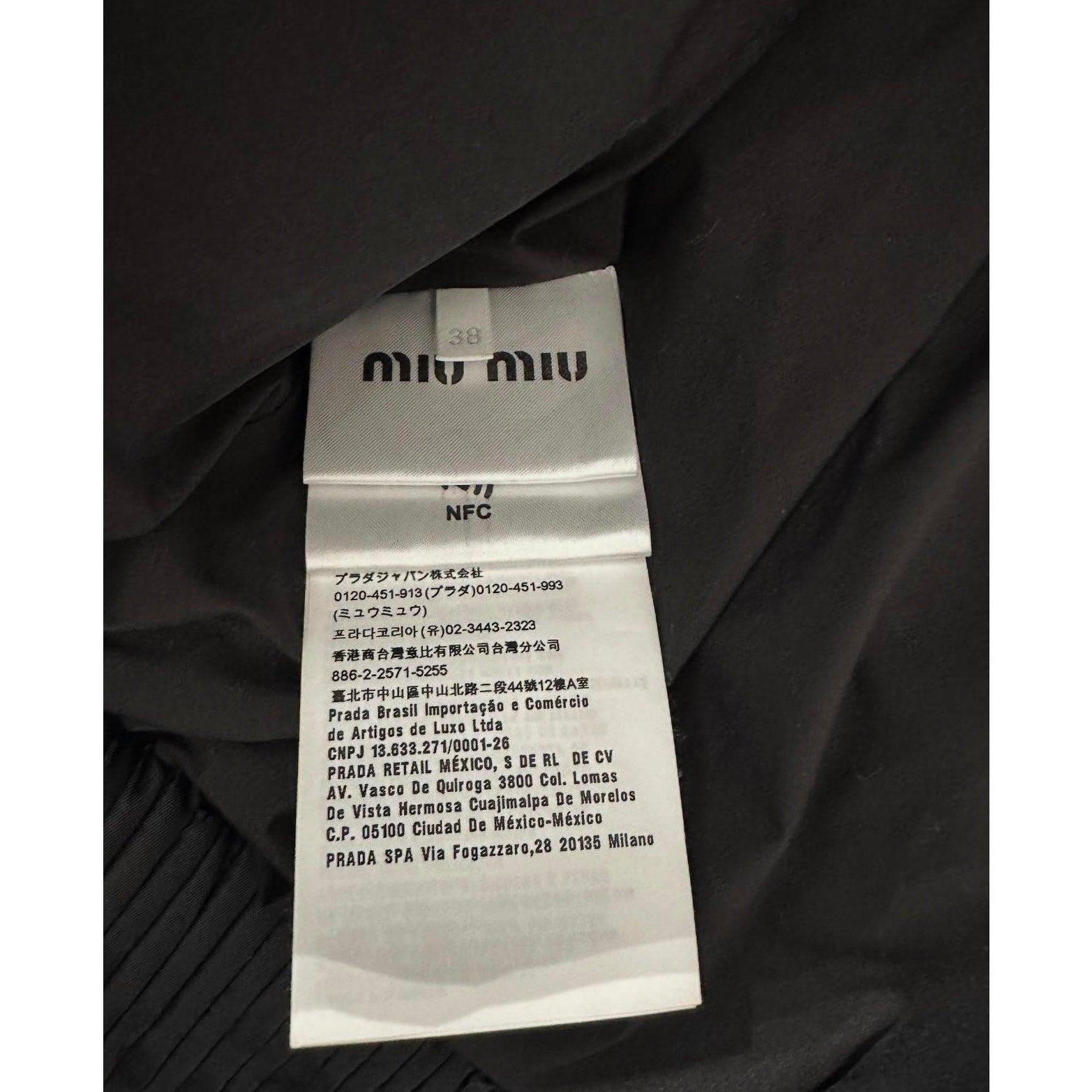 MIU MIU Black Cropped Puffer Jacket - Size 38 In condizioni ottime in vendita a Krakow, PL