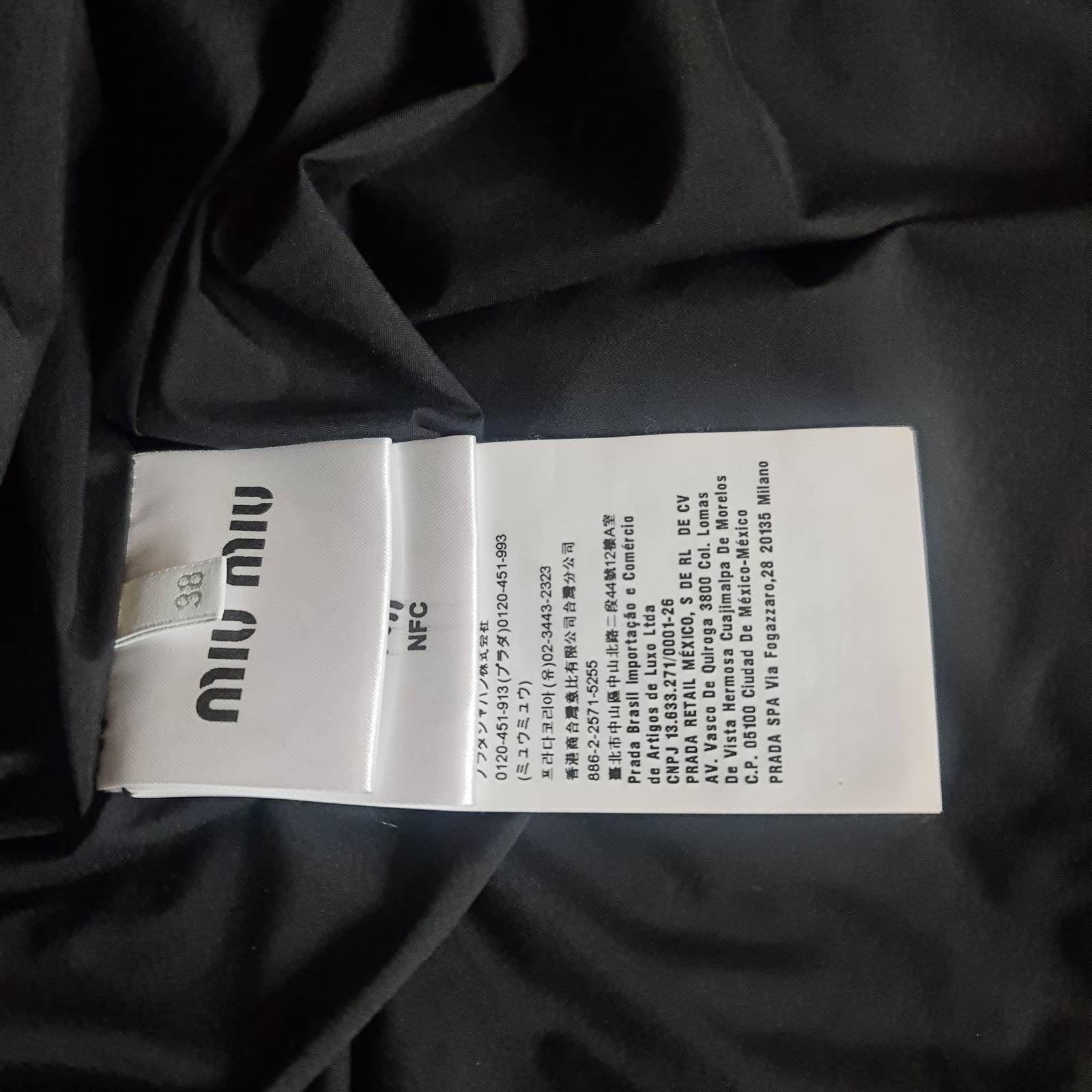 MIU MIU Black Cropped Puffer Jacket - Size 38 in vendita 2