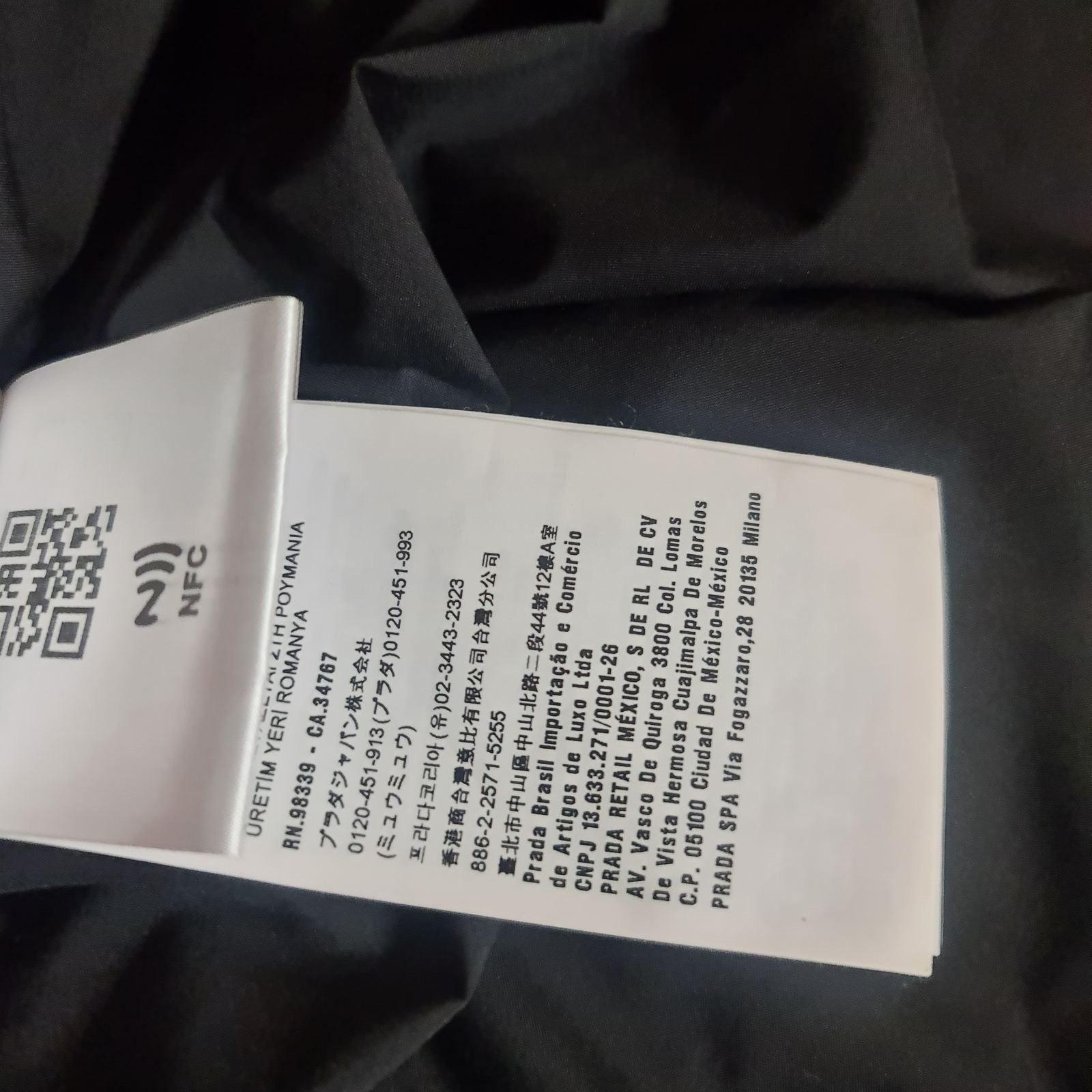 MIU MIU Black Cropped Puffer Jacket - Size 38 in vendita 3