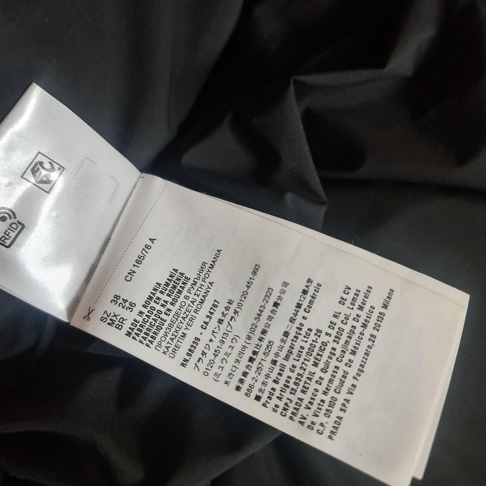 MIU MIU Black Cropped Puffer Jacket - Size 38 in vendita 4