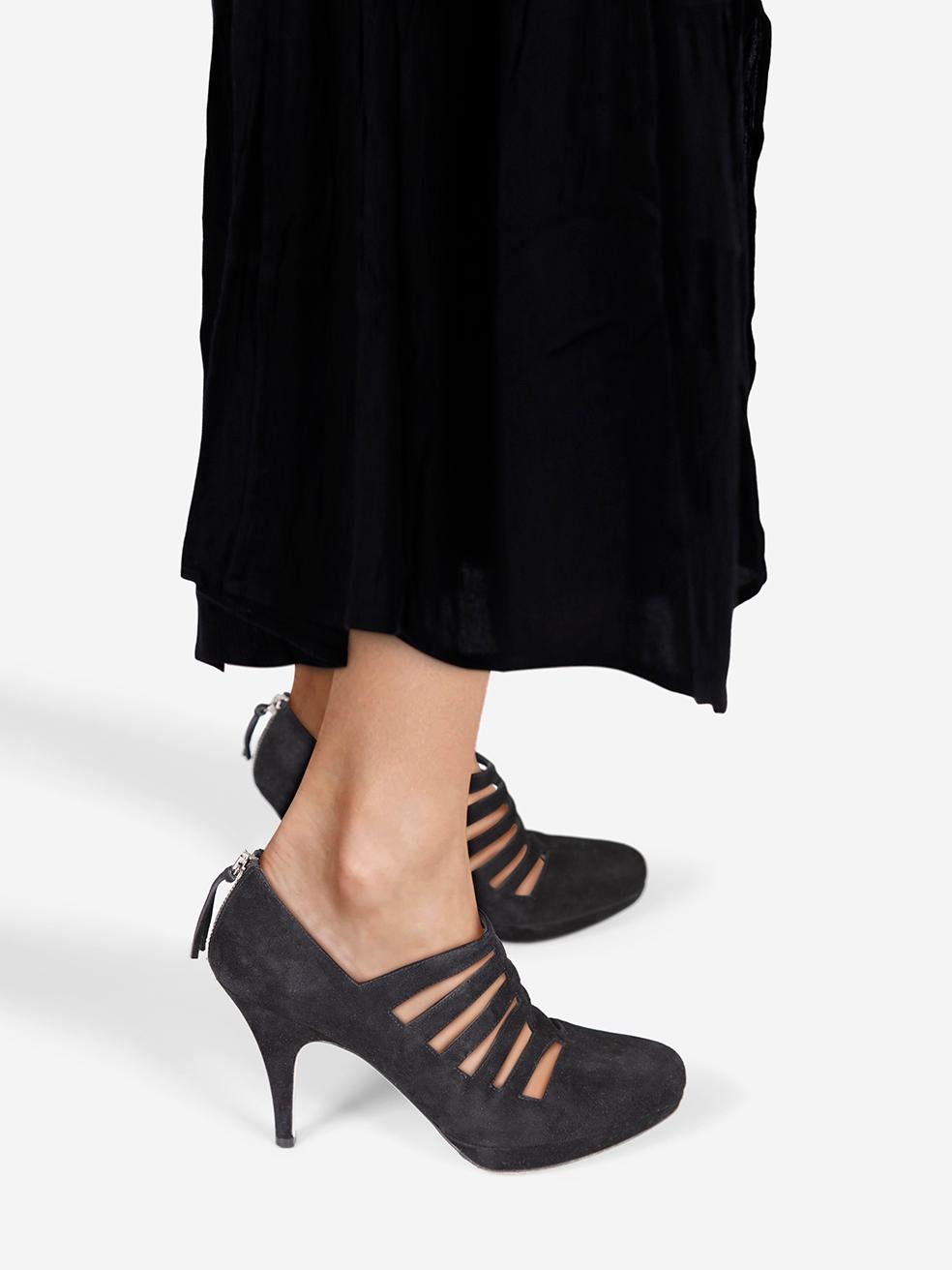 CONDITION is Very good. Minimal wear to shoes is evident. Minimal wear to both toe tips, left sides, heels and the right side of the left shoe with abrasion. The zip on the back right shoe is frayed on this used Miu Miu designer resale item.
 
 
 
