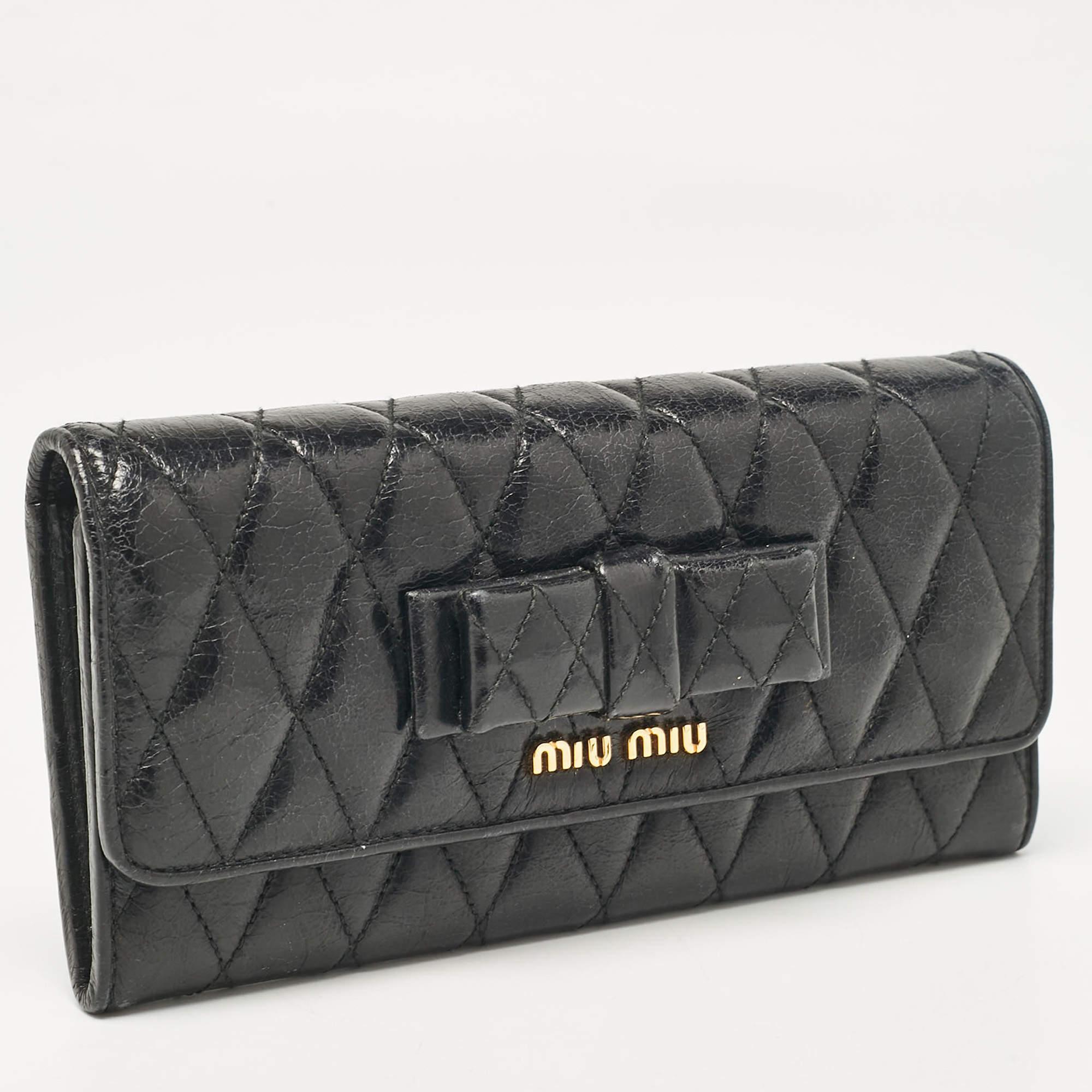Miu Miu Black Glossy Leather Bow Flap Continental Wallet In Good Condition In Dubai, Al Qouz 2