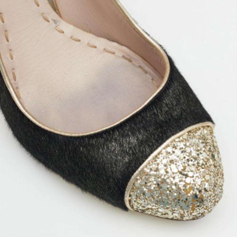 Miu Miu Black/Gold Calf Hair And Glitter Cap Toe Block Heel Pumps Size 37.5 For Sale 1