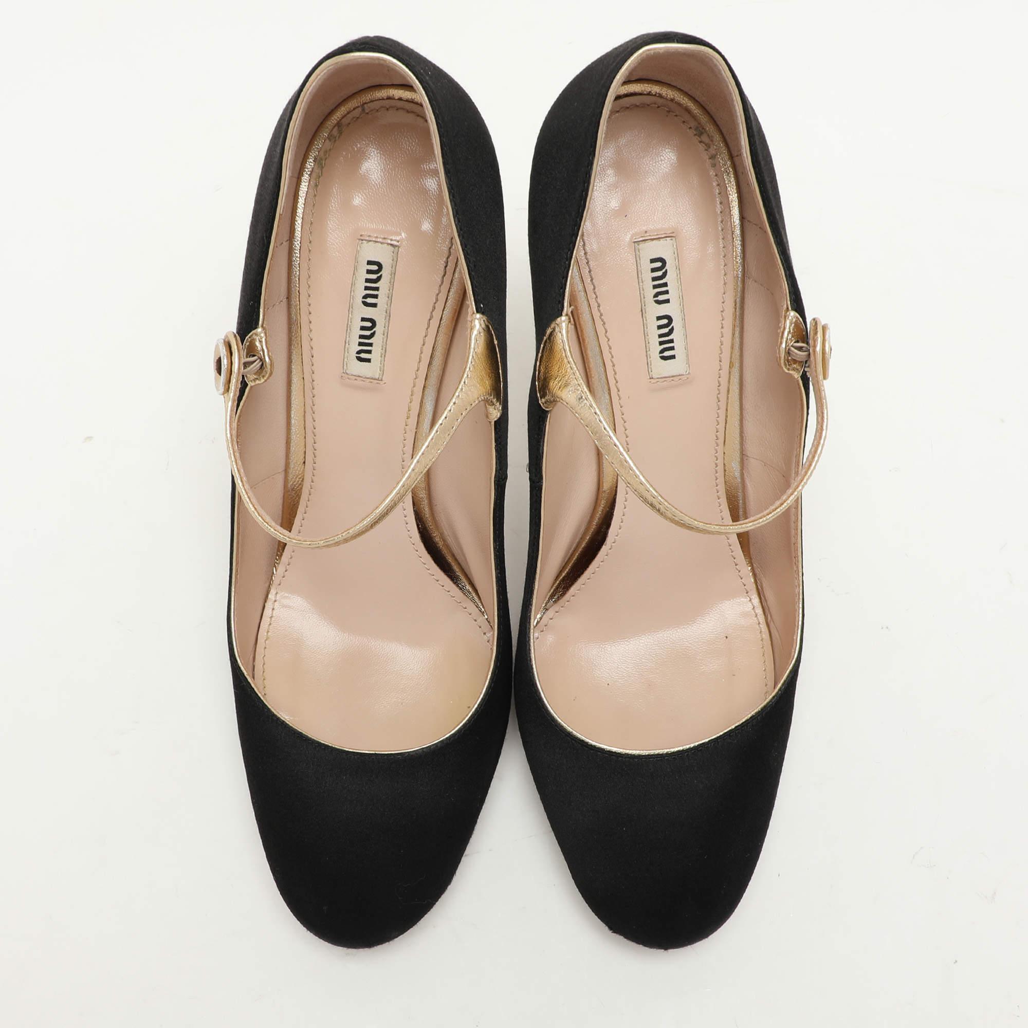 Miu Schwarz/Gold Satin und Leder Mary Jane Pumps Größe 40 im Zustand „Gut“ im Angebot in Dubai, Al Qouz 2