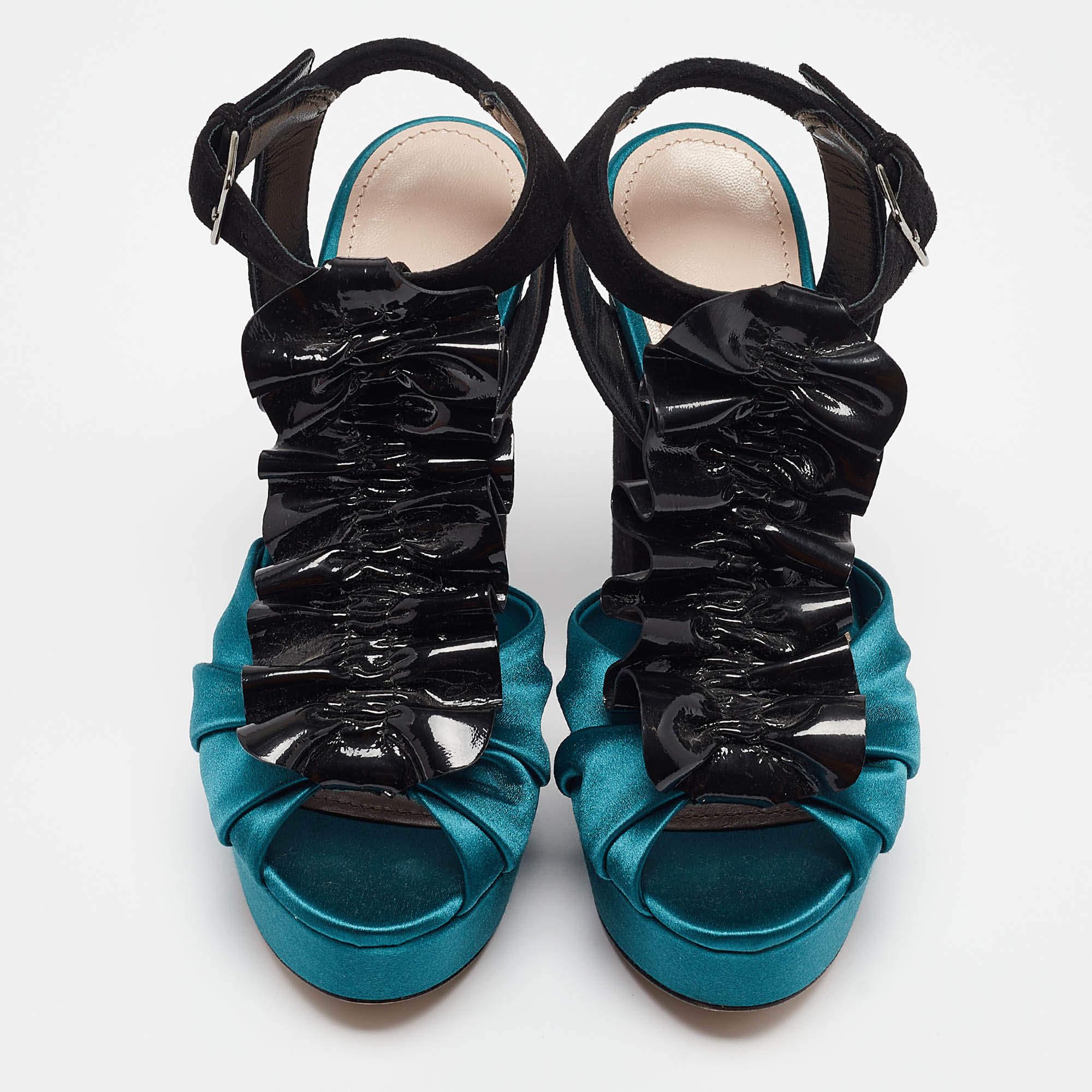 Miu Miu Sandalias con tira al tobillo de ante y satén negro/verde talla 35 Negro en venta