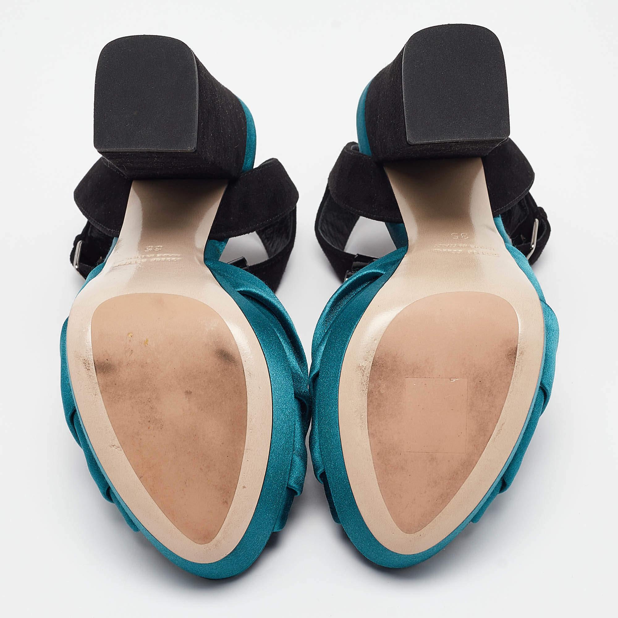 Miu Miu Sandalias con tira al tobillo de ante y satén negro/verde talla 35 en venta 1