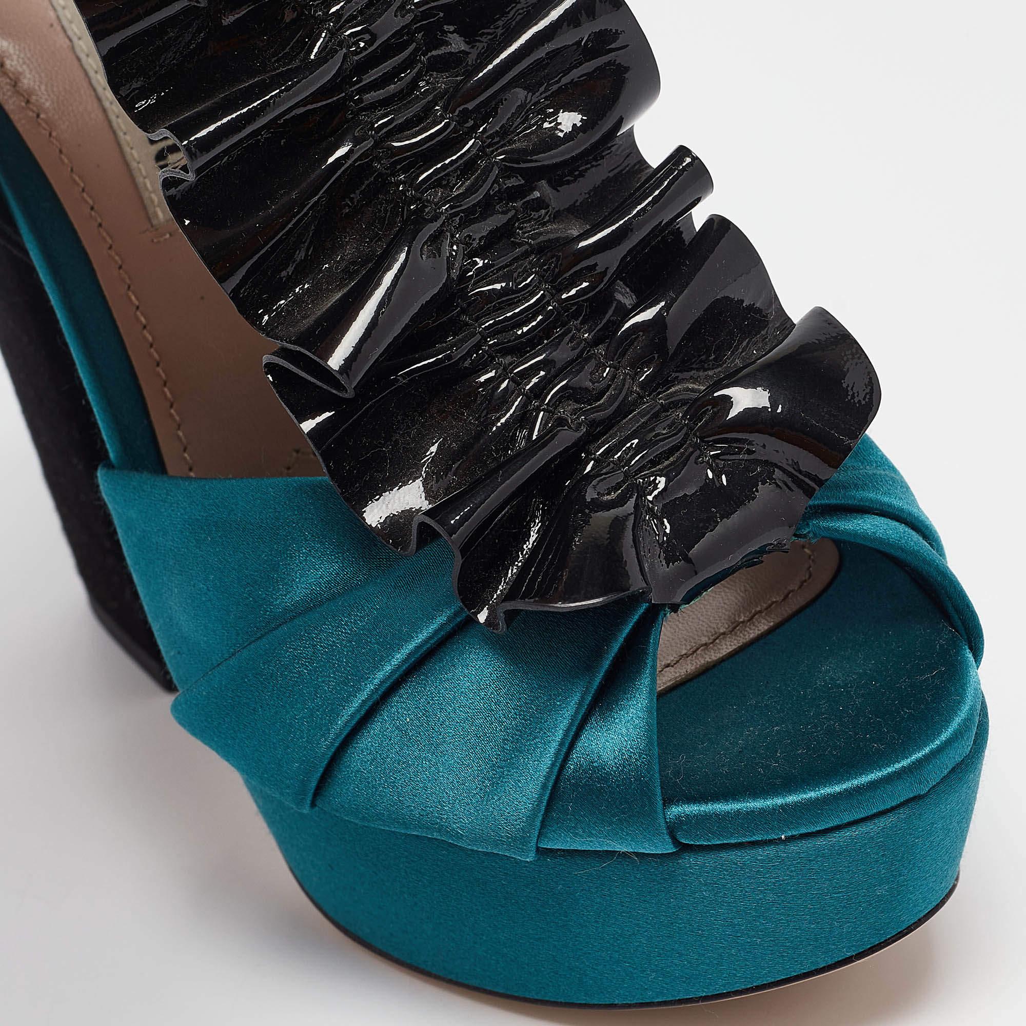 Miu Miu Sandalias con tira al tobillo de ante y satén negro/verde talla 35 en venta 2