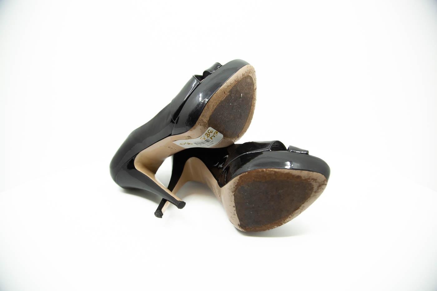 Miu MIu black heels  In Excellent Condition In Kingston, NY