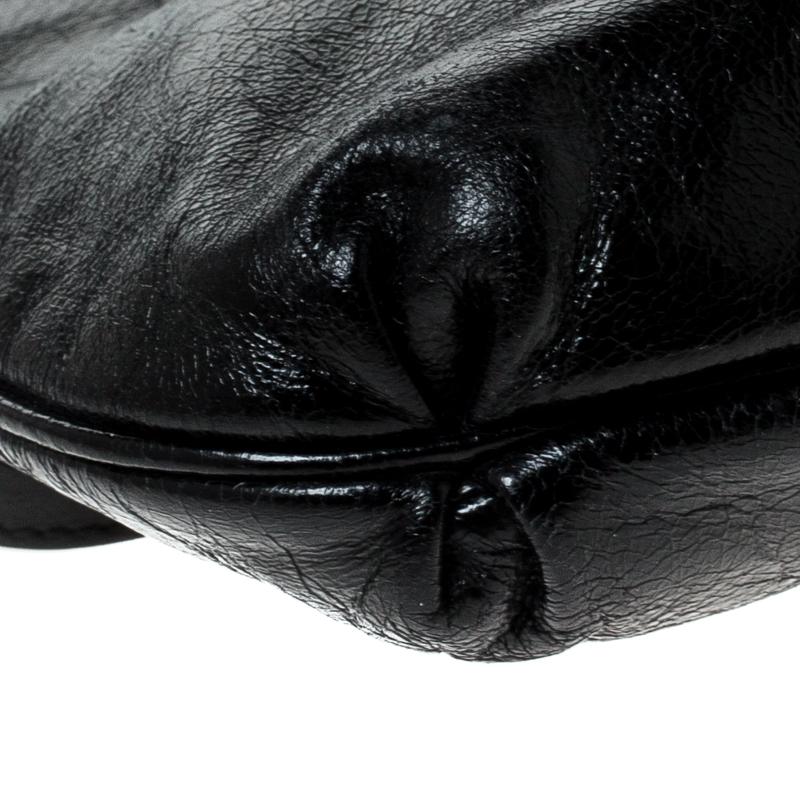 Miu Miu Black Leather Bow Pochette Bag In Good Condition In Dubai, Al Qouz 2