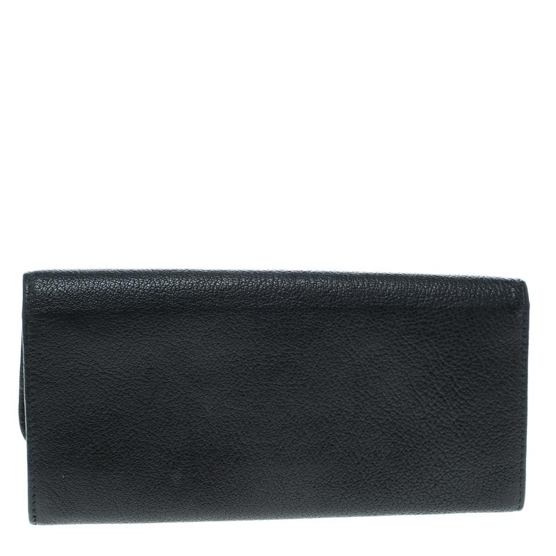 This wallet from Miu Miu is one creation a fashionista like you must own. It has been wonderfully crafted from leather and it flaunts a classy black exterior. It also comes equipped with a flap that opens to reveal a nylon interior divided by a zip