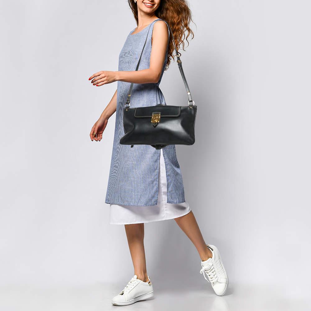 Designer bags are ideal companions for ample occasions Here we have a fashion meets functionality piece crafted with precision. It has been equipped with a well sized interior that can easily fit your small essentials.