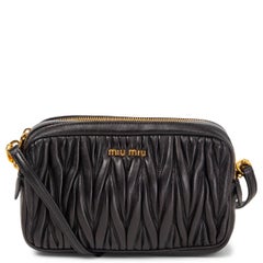 MIU Schwarz Leder MATELASSE DOUBLE ZIP CAMERA Umhängetasche