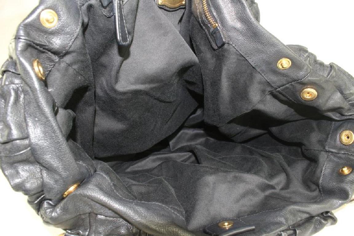 Miu Miu - Sac hobo en cuir noir matelassé à volants 44miu722 Bon état - En vente à Dix hills, NY